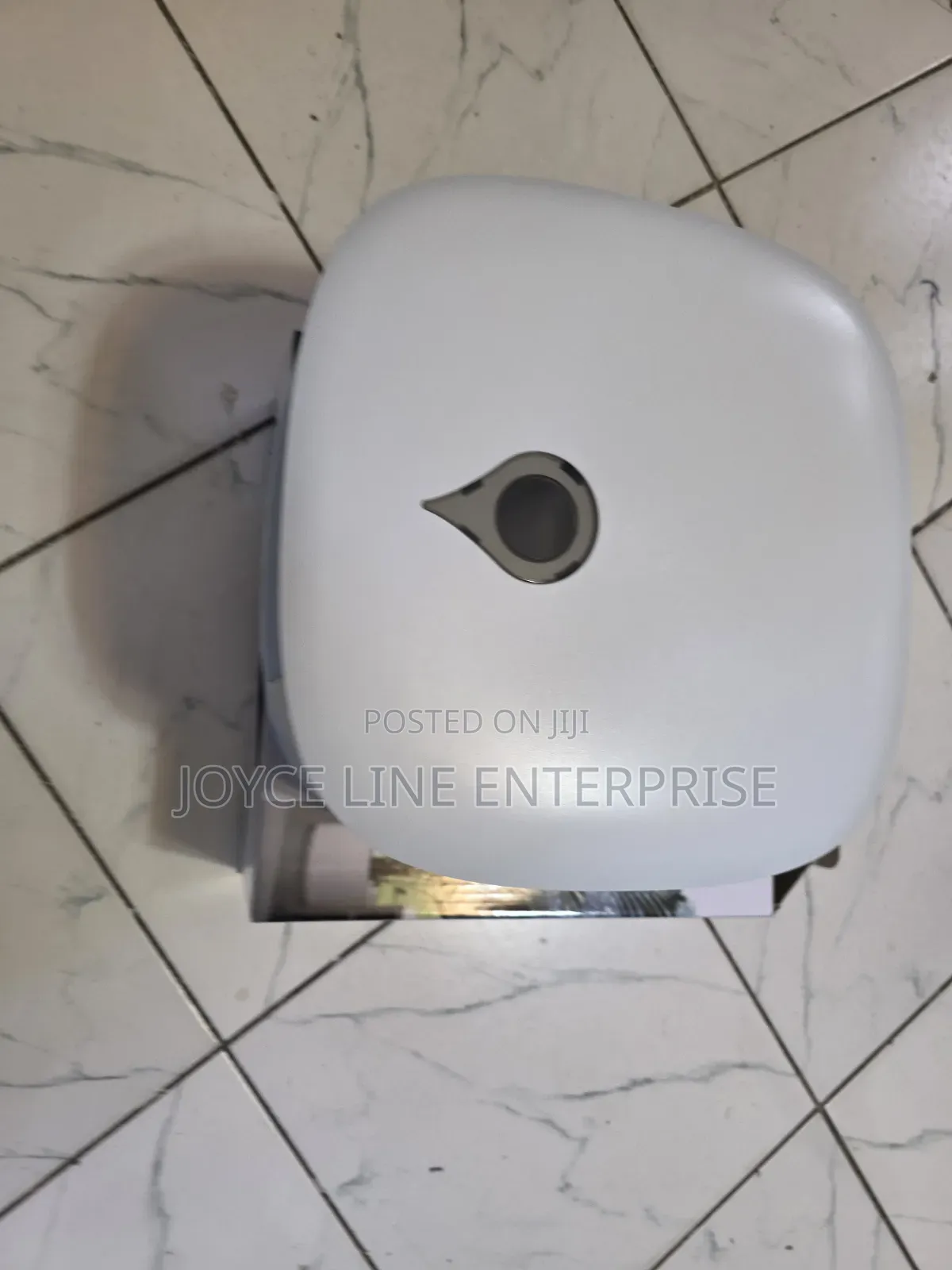 Jumbo Tissue Holder