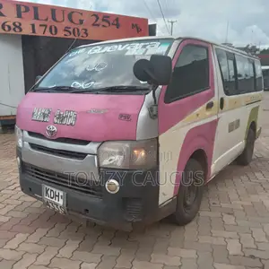 Toyota HiAce 2004 White