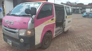 Toyota HiAce 2004 White