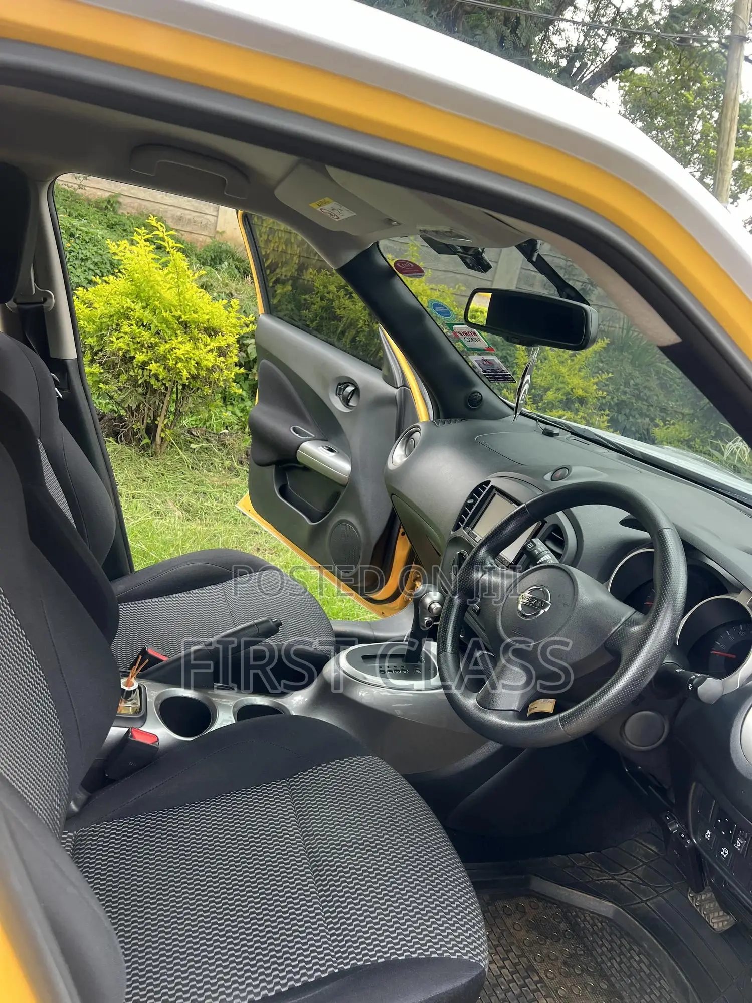 Nissan Juke 2017 Yellow