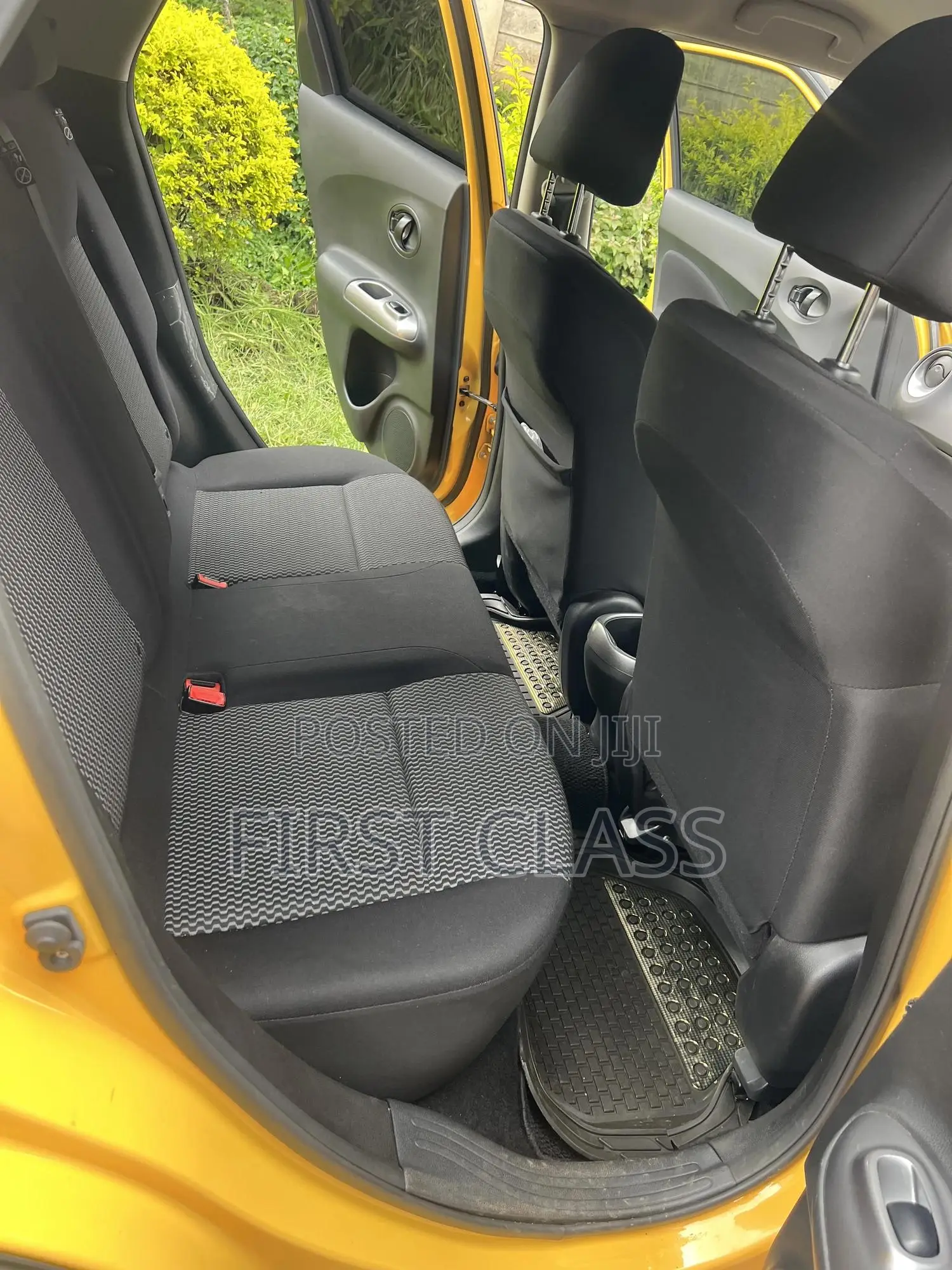 Nissan Juke 2017 Yellow