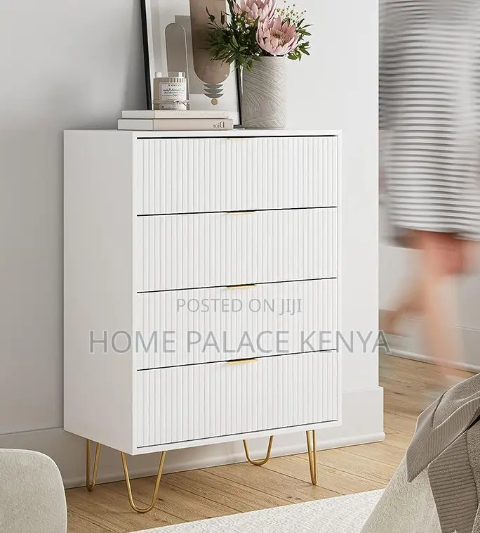 Chest of Drawers: 4 Drawer Wooden Nightstand