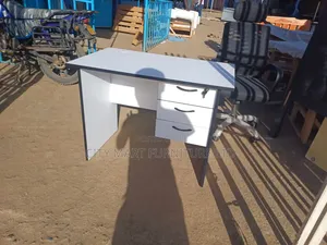 Attractive Modern Office Desk/Study Table Offers