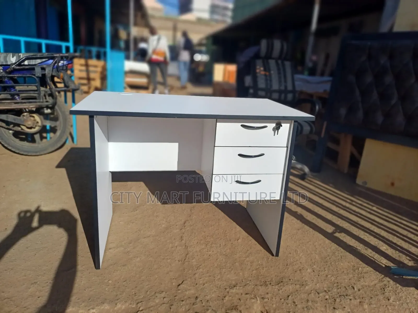 Mesmerizing Modern Office Desk/Study Table Offers
