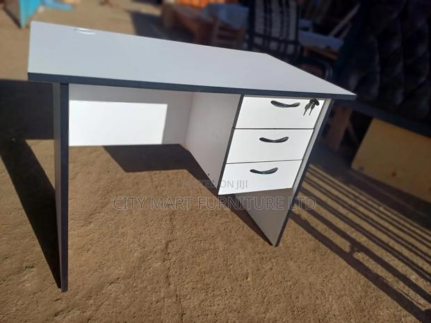 Picturesque Modern Office Desk/Study Table Offers