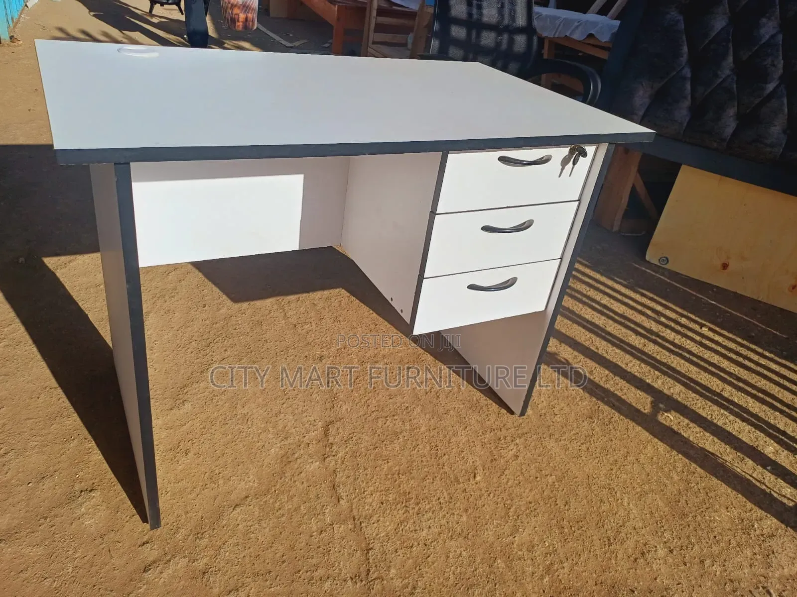 Tasteful Modern Office Desk/Study Table Offers
