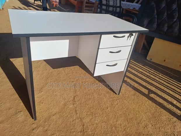 Tasteful Modern Office Desk/Study Table Offers