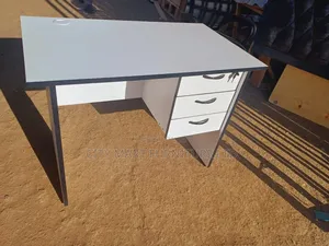 Charming Modern Office Desk/Study Table Offers