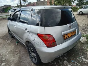 Toyota IST 2004 Silver