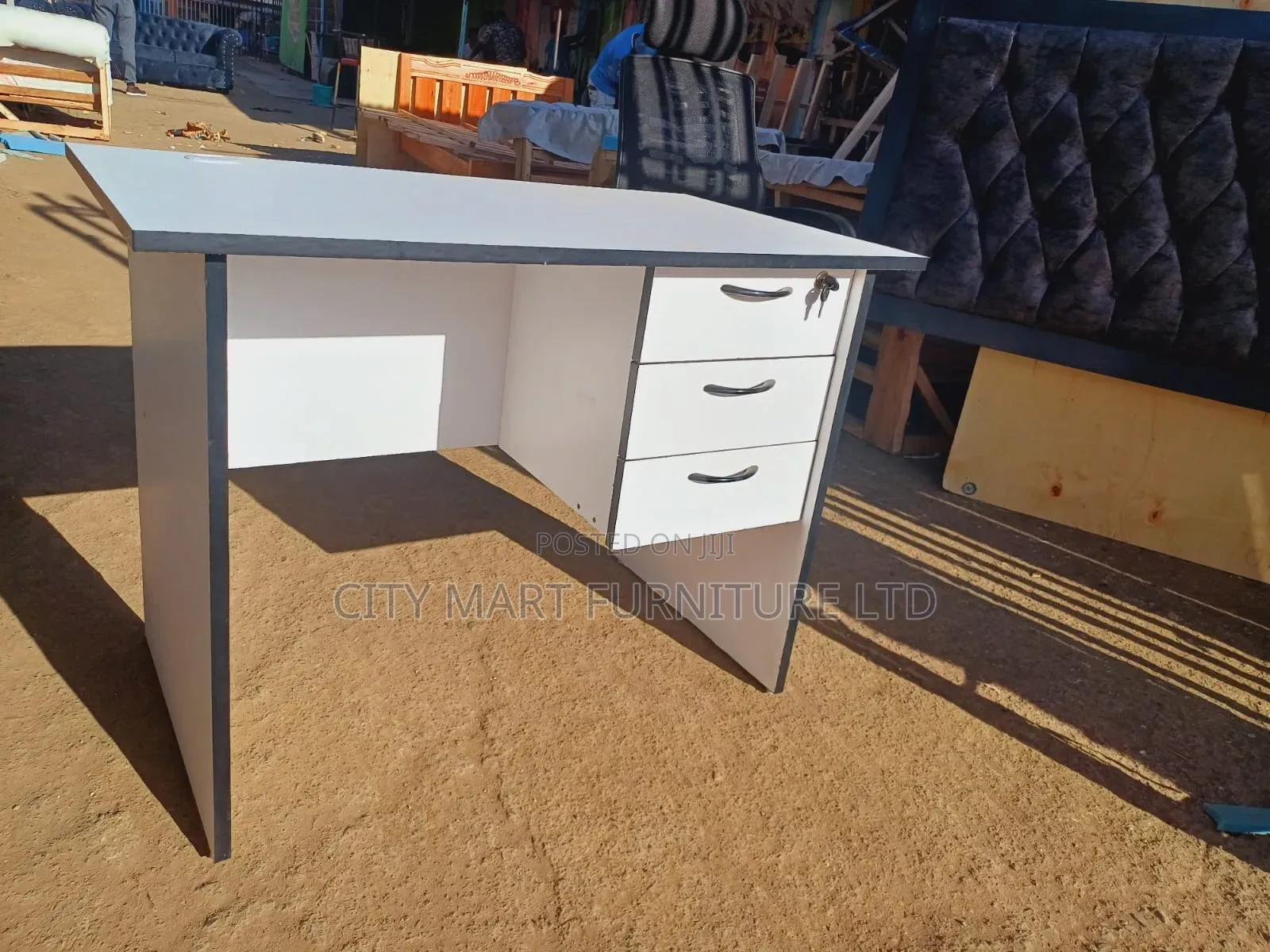 Eye Catching Modern Office Desk/Study Table Offers