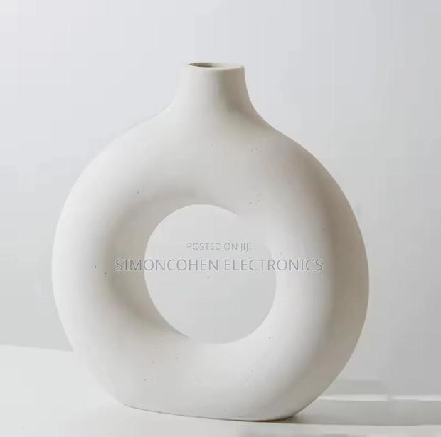 Doughnut-Shape Flower Vase - thumbnail 3