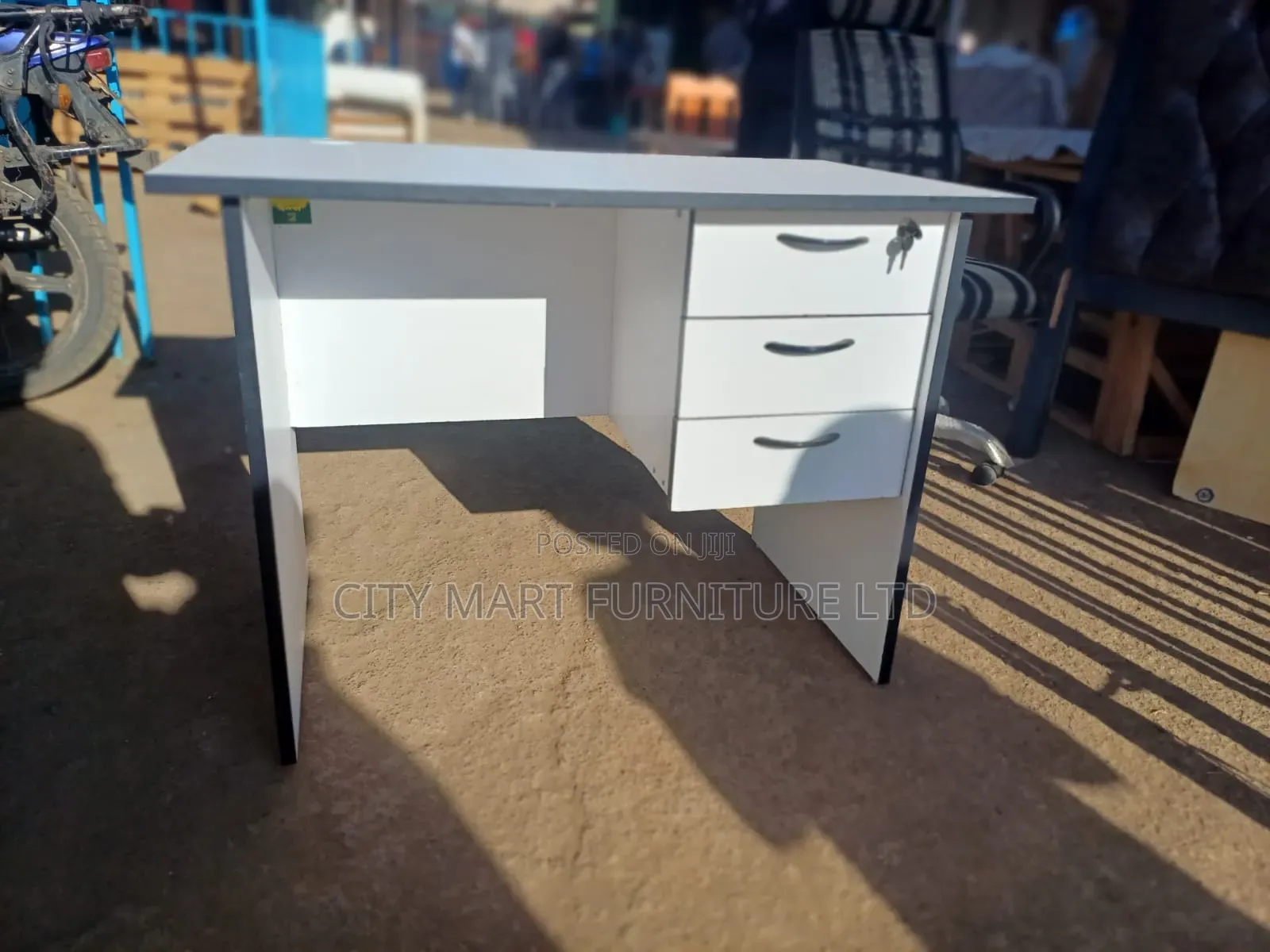 Finelooking Modern Office Desk/Study Table Offers