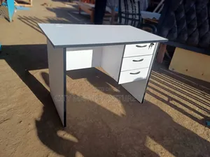 Soothing Modern Office Desk/Study Table Offers