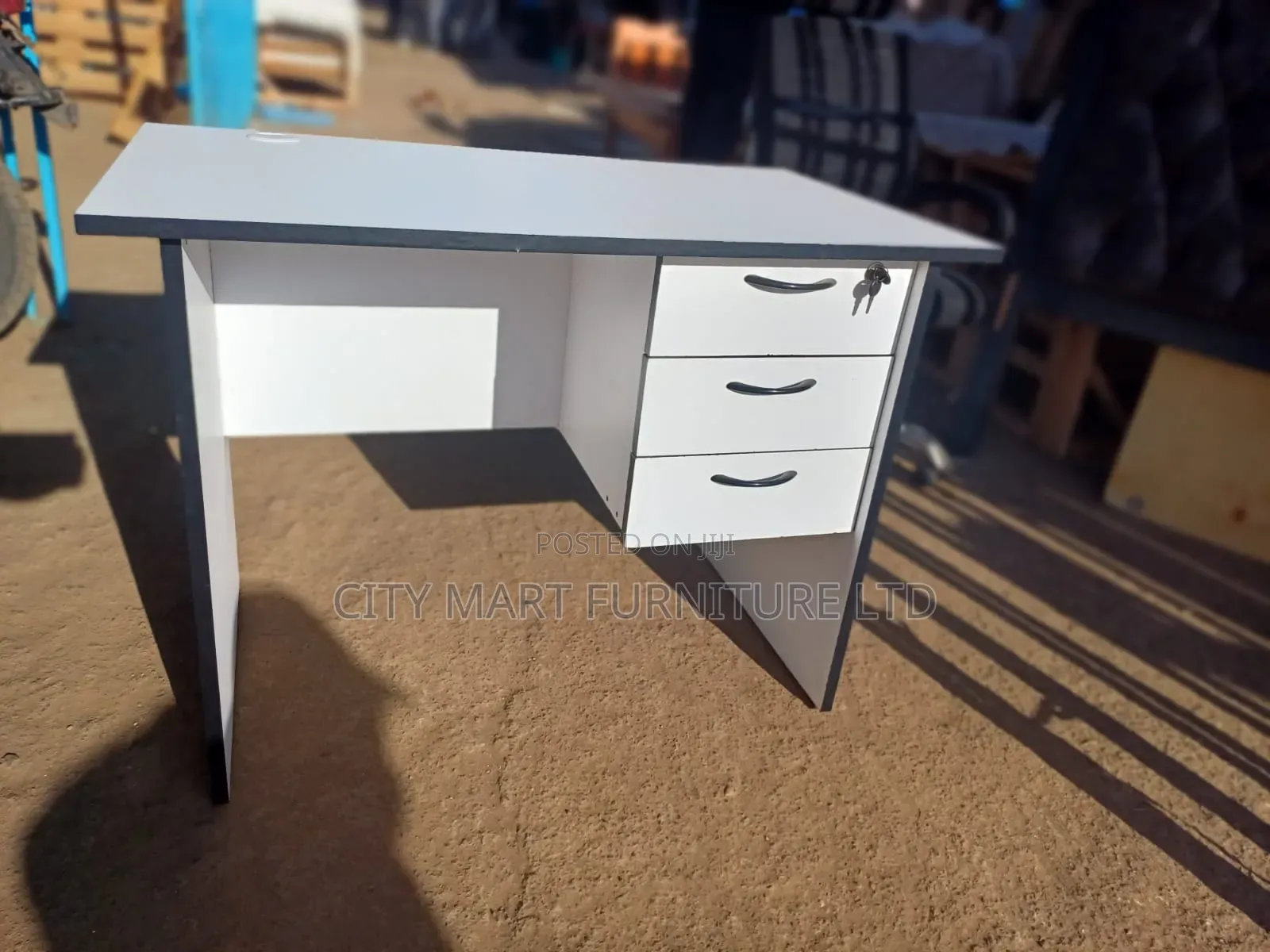 Luxurious Modern Office Desk/Study Table Offers