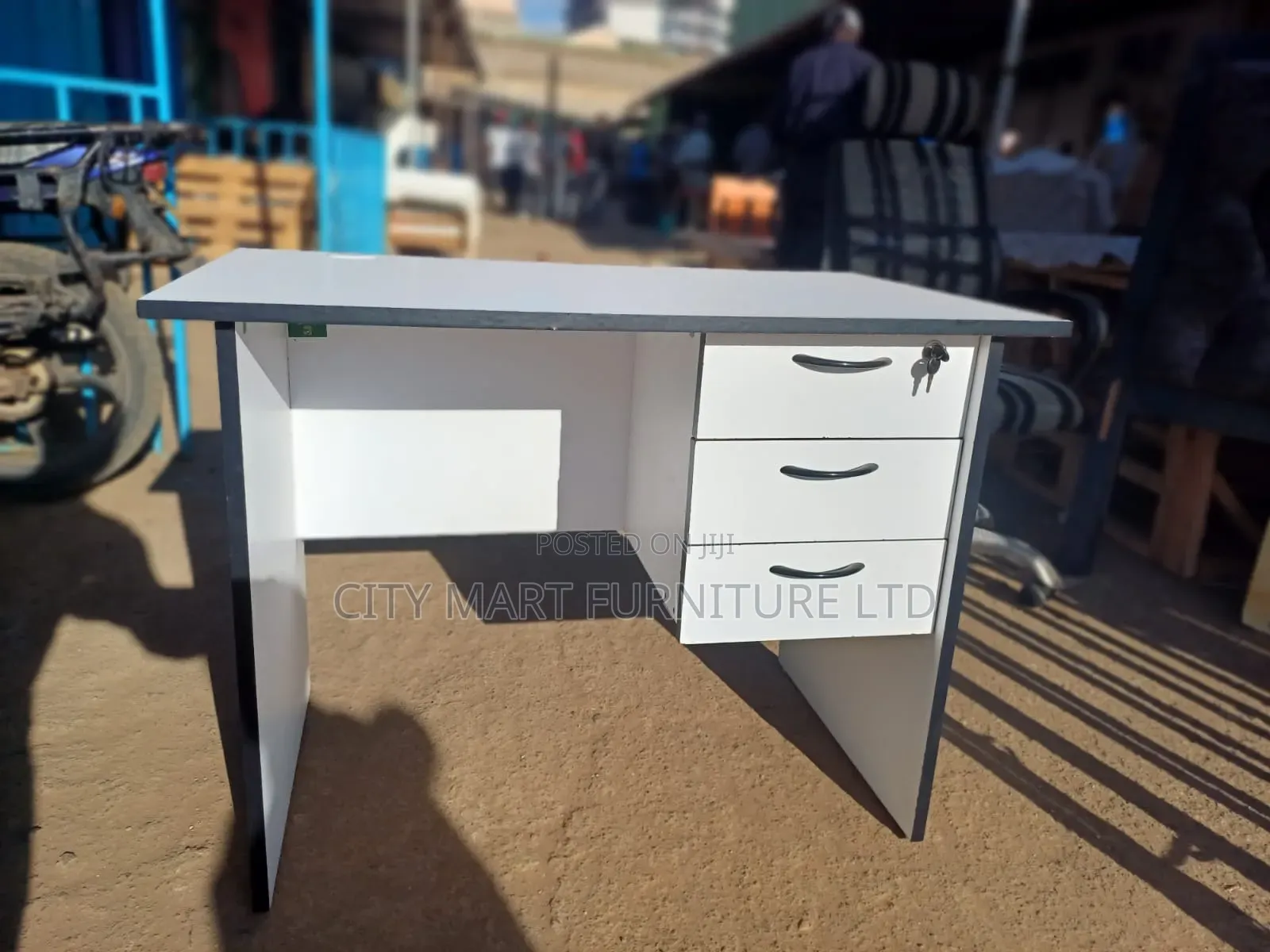 Magnetic Modern Office Desk/Study Table Offers