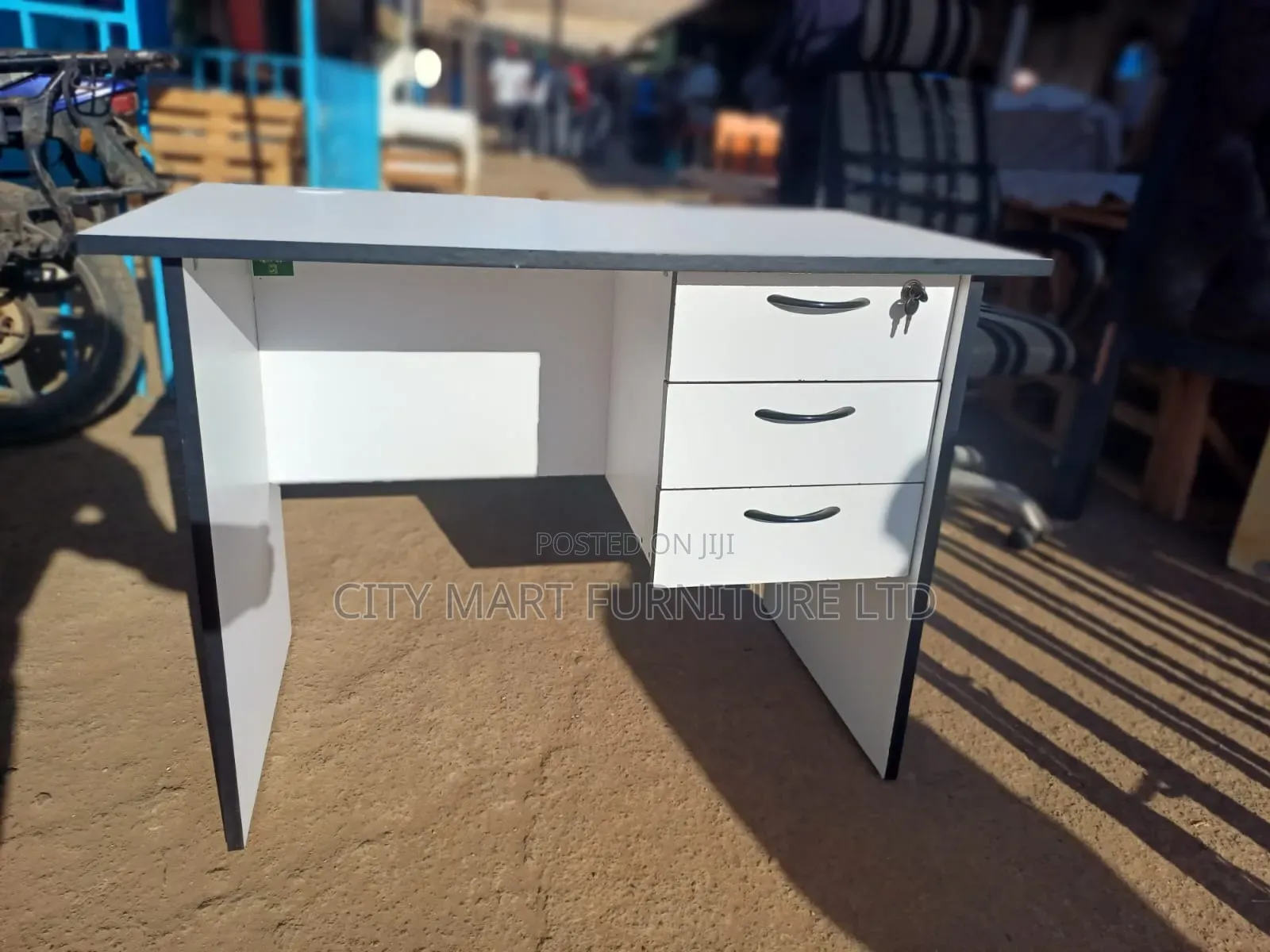Ornate Modern Office Desk/Study Table Offers