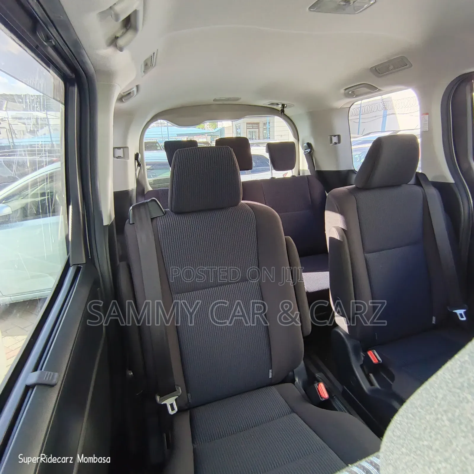 Toyota Noah 2020 Silver