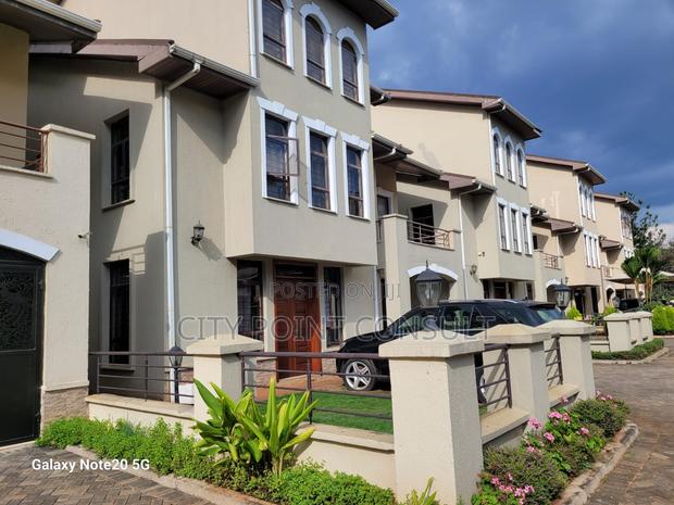 5bdrm Townhouse/Terrace in Muthangari for sale