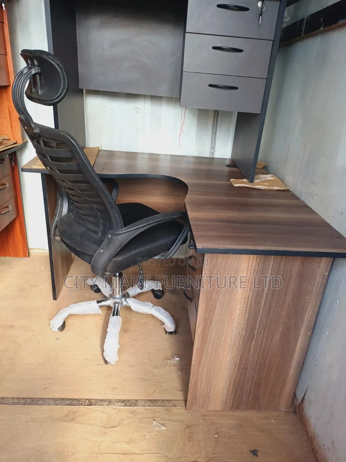 Sharp 1.2m*1.2m Modern Lshaped Office Desk+Headrest Chair Offers