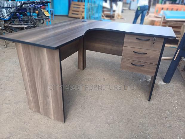 Artisan-Crafted 1.2m*1.2m Modern Lshaped Office Desk Offers