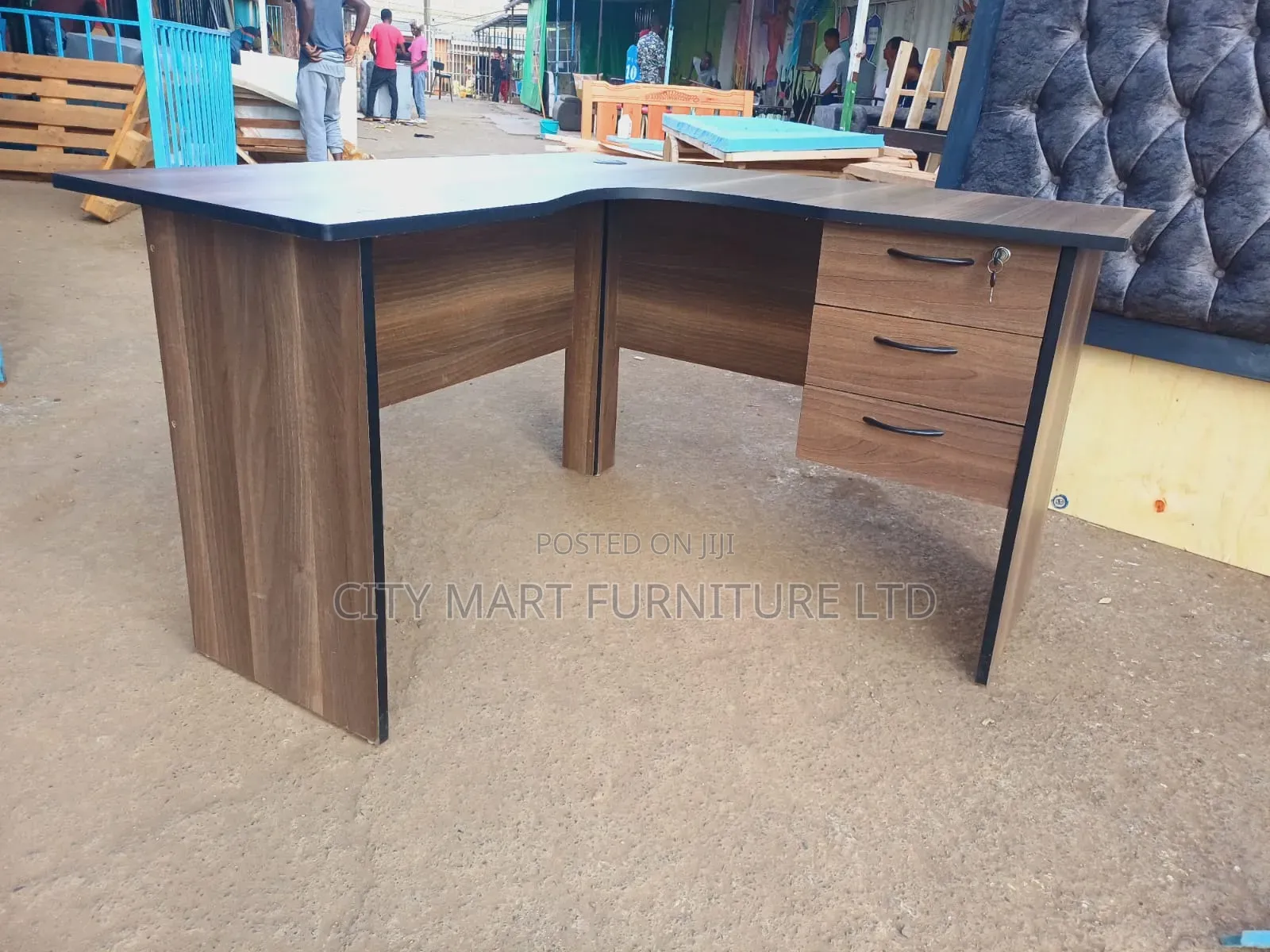 Balanced 1.2m*1.2m Modern Lshaped Office Desk Offers