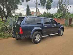 Isuzu D-MAX 2011 Blue