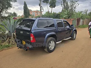 Isuzu D-MAX 2011 Blue