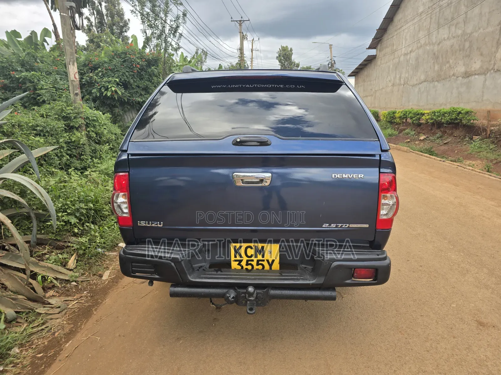 Isuzu D-MAX 2011 Blue