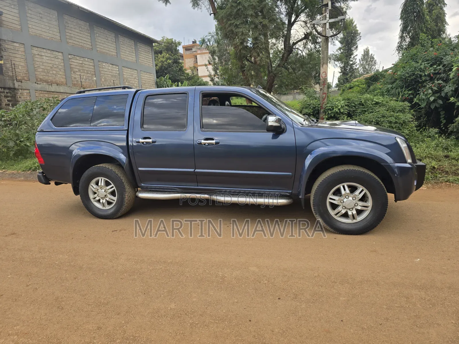 Isuzu D-MAX 2011 Blue