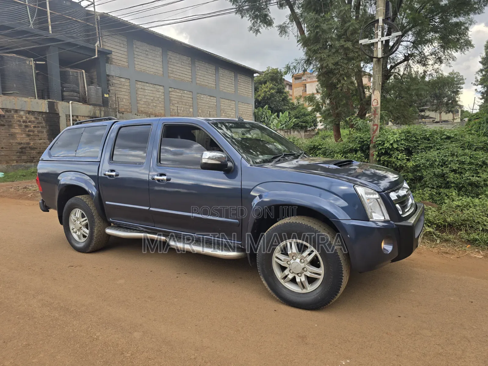 Isuzu D-MAX 2011 Blue