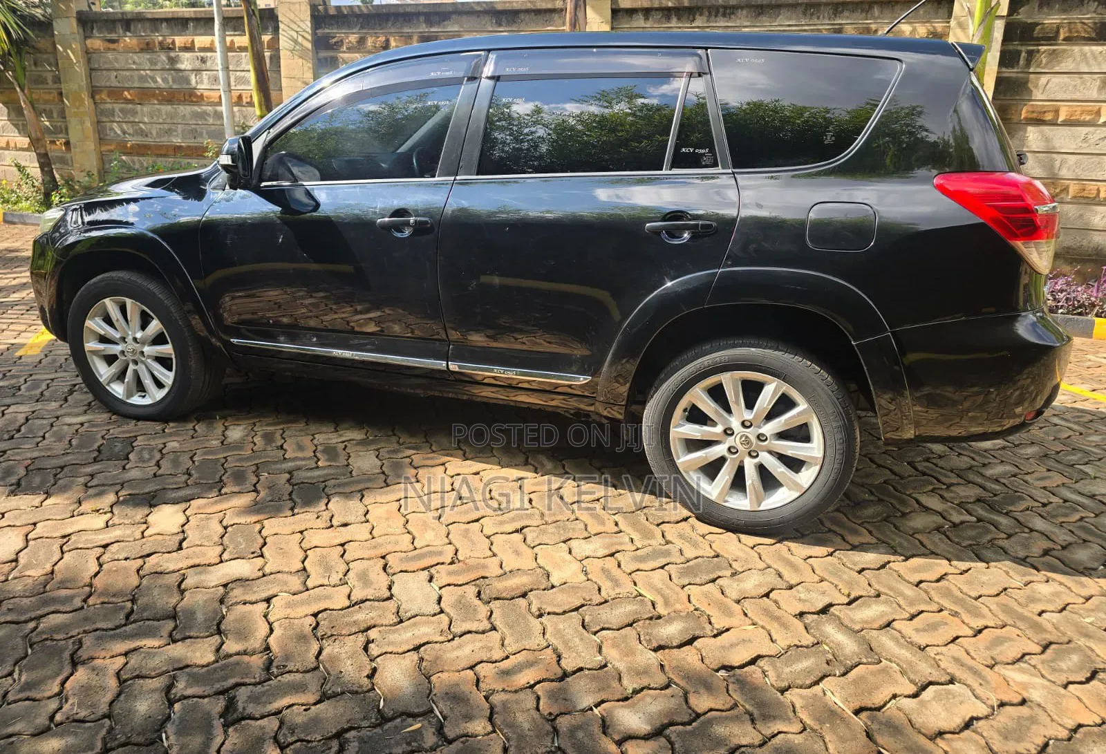 Toyota Vanguard 2012 Black