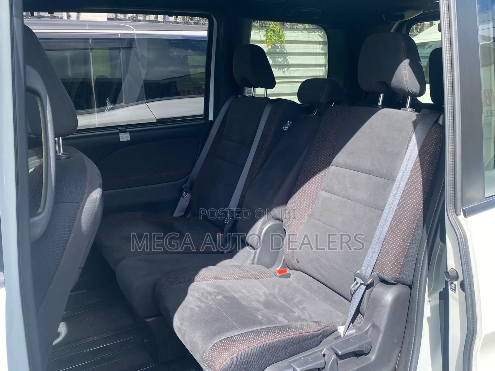 Nissan Serena 2019 White
