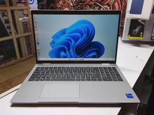 Laptop Dell Latitude 5520 8GB Intel Core i5 SSD 512GB