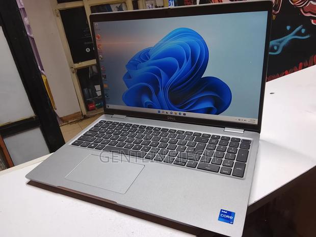 Laptop Dell Latitude 5520 8GB Intel Core i5 SSD 512GB - thumbnail 2
