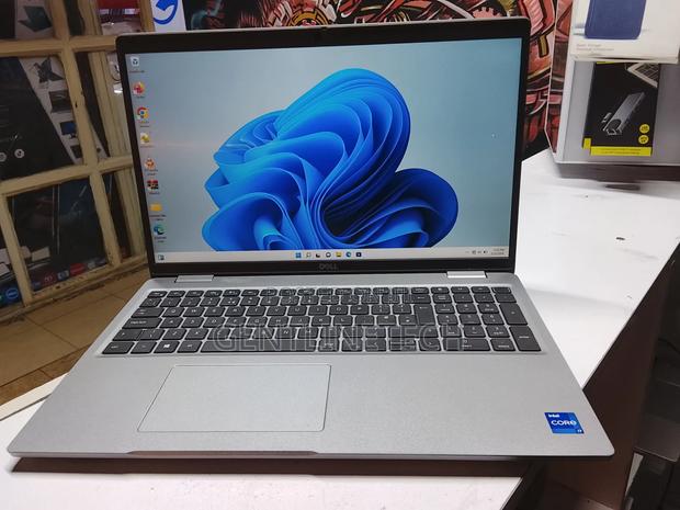 Laptop Dell Latitude 5520 8GB Intel Core i5 SSD 512GB - thumbnail 3