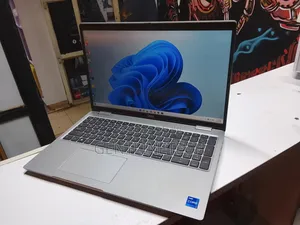 Laptop Dell Latitude 5520 8GB Intel Core i5 SSD 512GB