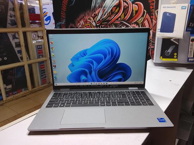 Laptop Dell Latitude 5520 8GB Intel Core i5 SSD 512GB - thumbnail 3