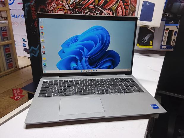 Laptop Dell Latitude 5520 8GB Intel Core i5 SSD 512GB - thumbnail 3
