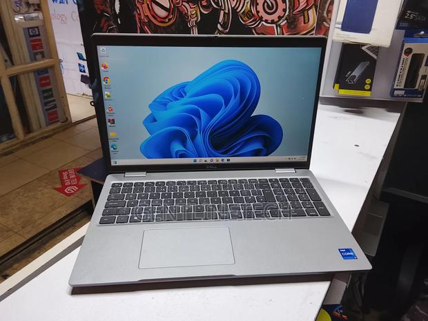 Laptop Dell Latitude 5520 8GB Intel Core i5 SSD 512GB - thumbnail 3