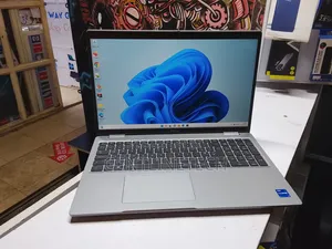 Laptop Dell Latitude 5520 8GB Intel Core i5 SSD 512GB
