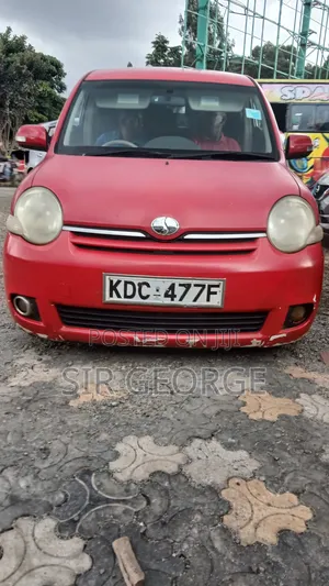 Toyota Sienta 2014 Red
