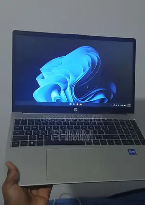 Laptop HP 250 G10 16GB Intel Core i7 SSD 512GB