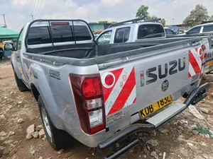 Isuzu D-MAX 2022 Silver