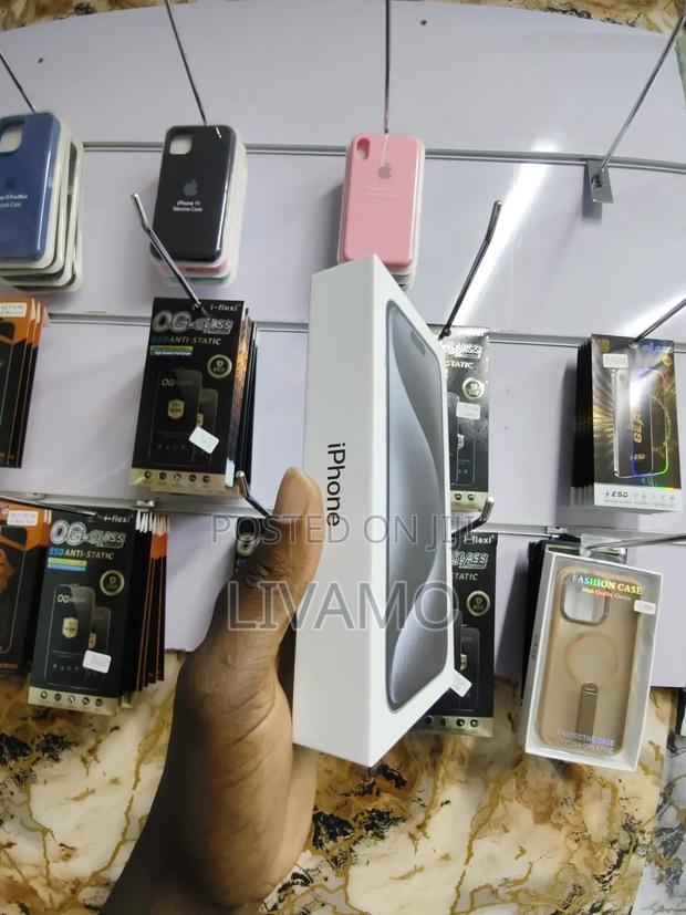 New Apple iPhone 15 Pro Max 256 GB Silver - thumbnail 2