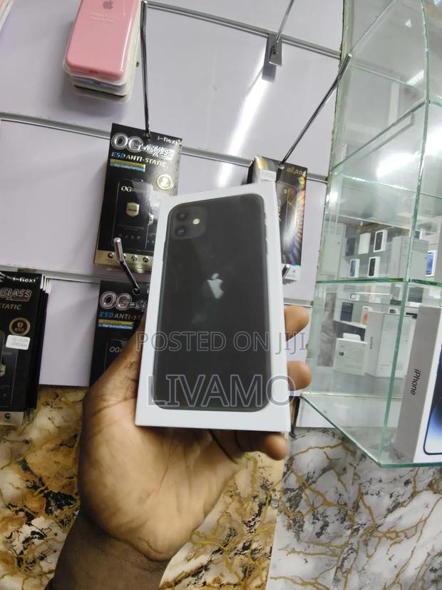 New Apple iPhone 11 128 GB Black - thumbnail 2