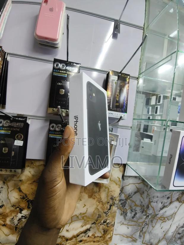 New Apple iPhone 11 128 GB Black - thumbnail 4