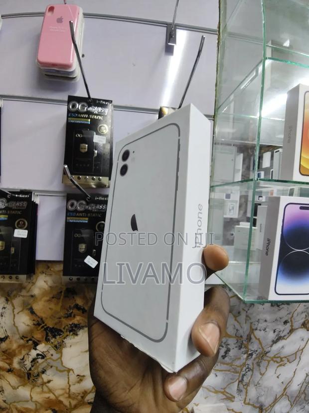 New Apple iPhone 11 128 GB White - thumbnail 3