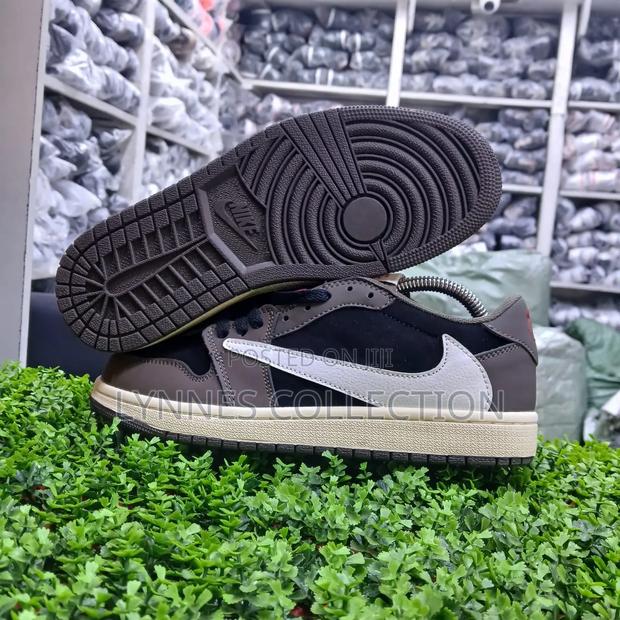 Air Jordan 1 Low Mocha Sneakers