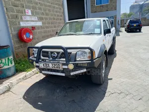Nissan DoubleCab 2016 White