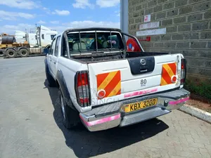 Nissan DoubleCab 2016 White